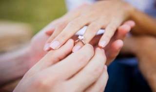 結婚戒指的戴法 可以遵循以下幾點