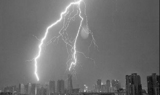 陣雨和雷陣雨的區別 季節不同