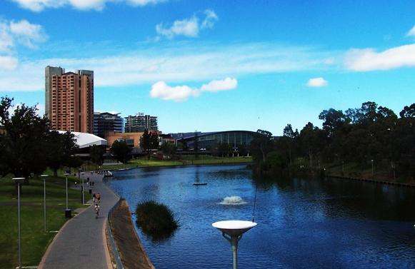 多倫斯河 River Torrens