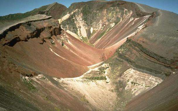 塔拉威拉山 Mount Tarawera