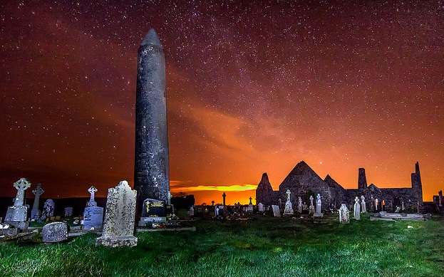 奇爾馬達夫修道院 Kilmacduagh Monastery