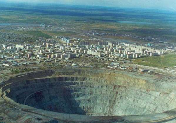 米爾鉆石礦場 Mirny Diamond Mine