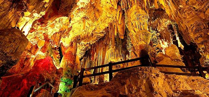 聖邁克爾巖洞 St. Michael's Cave