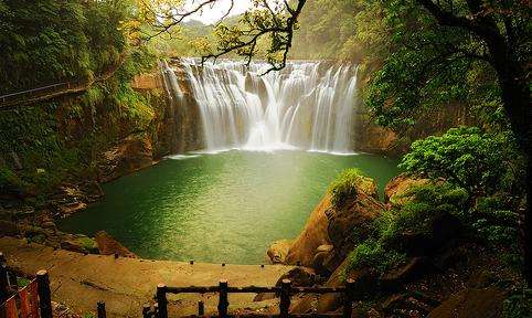 十分瀑佈 Shifen Waterfall