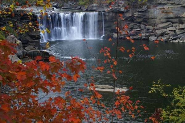 坎伯蘭瀑佈 Cumberland Falls