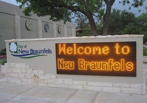 新佈朗費爾斯 New Braunfels