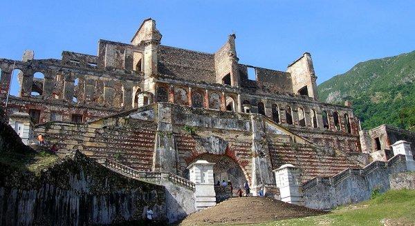 國傢歷史公園的城堡桑斯蘇西宮拉米爾斯堡壘 National History Park-Citadel Sans Souci Ramiers