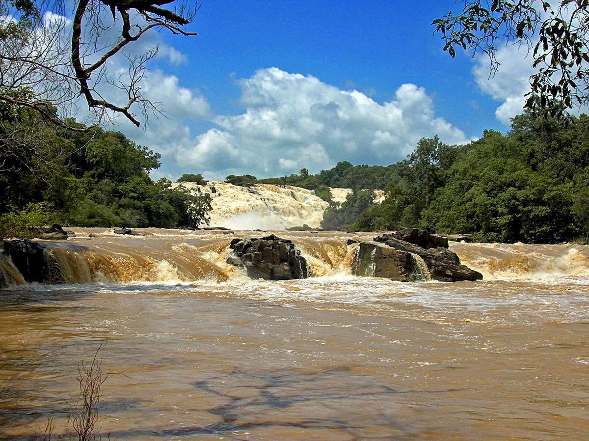 古拉拉瀑佈 Gurara Falls