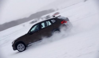 雪天開車註意事項有哪些 怎麼消除車上的冰塊