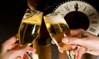 喝啤酒技巧 告訴你喝酒的幾個小技巧讓你在酒場不易醉