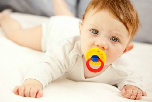 如何給嬰兒選擇合適的奶嘴