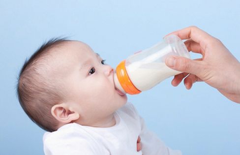 母乳寶寶不肯吃奶瓶怎麼辦