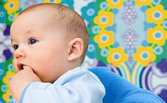 寶寶口腔潰瘍的原因及癥狀