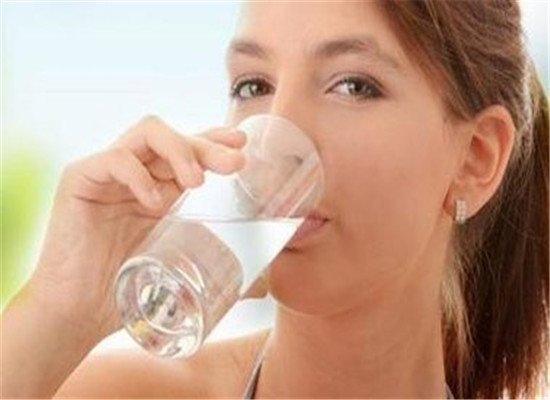 生活中經常多喝水 排毒減壓補充水分