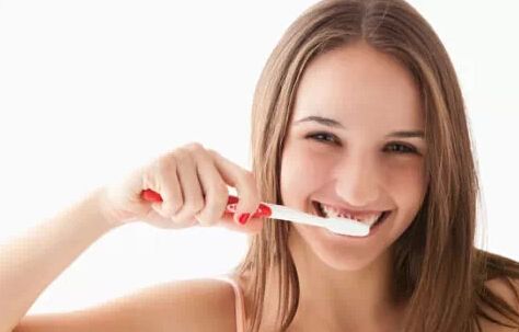 中年人如何預防牙齒松動