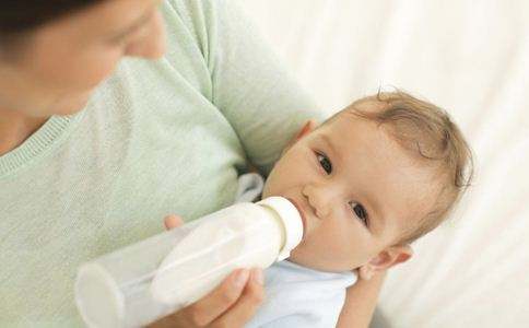 寶寶吃奶粉的註意事項