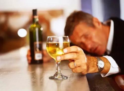 為什麼酒依賴患者總是懷疑妻子的不忠