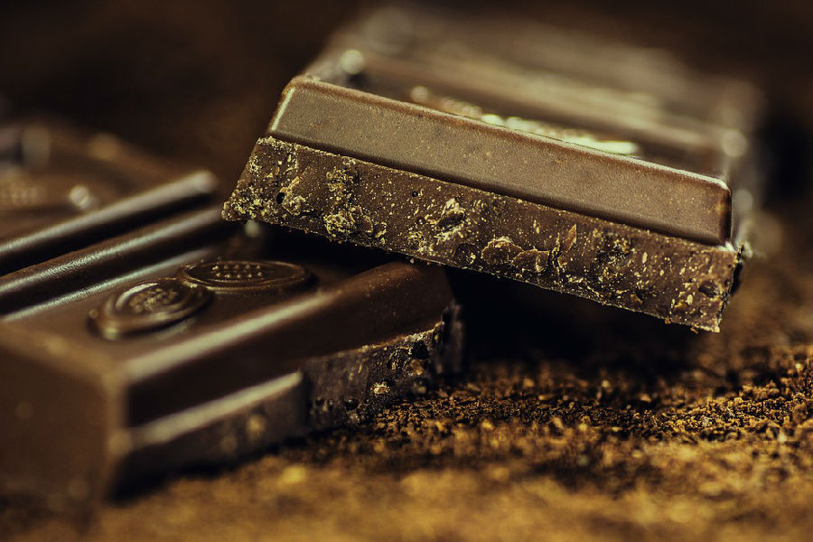 嗓子疼可以吃巧克力嗎