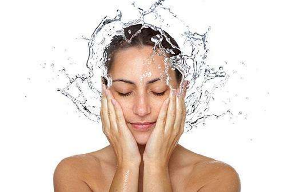 冷水洗臉為什麼皮膚更好