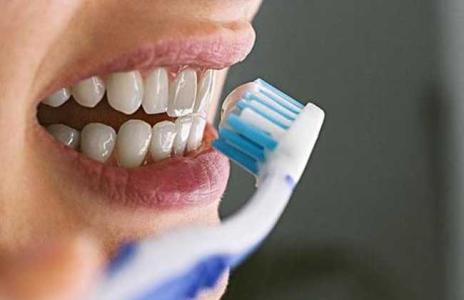 牙齒出血是什麼原因所導致