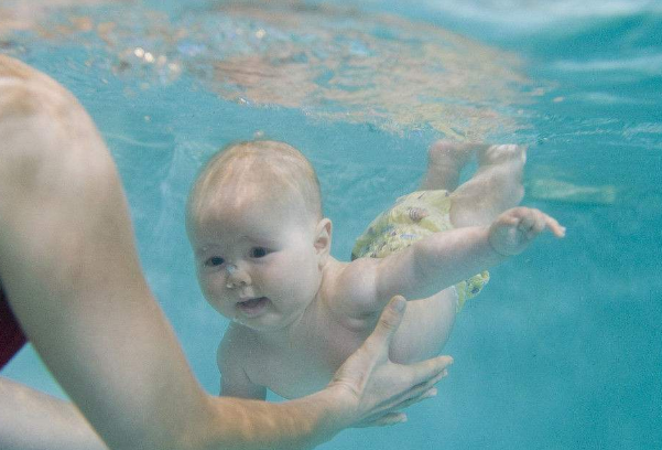 嬰兒遊泳的好處以及壞處