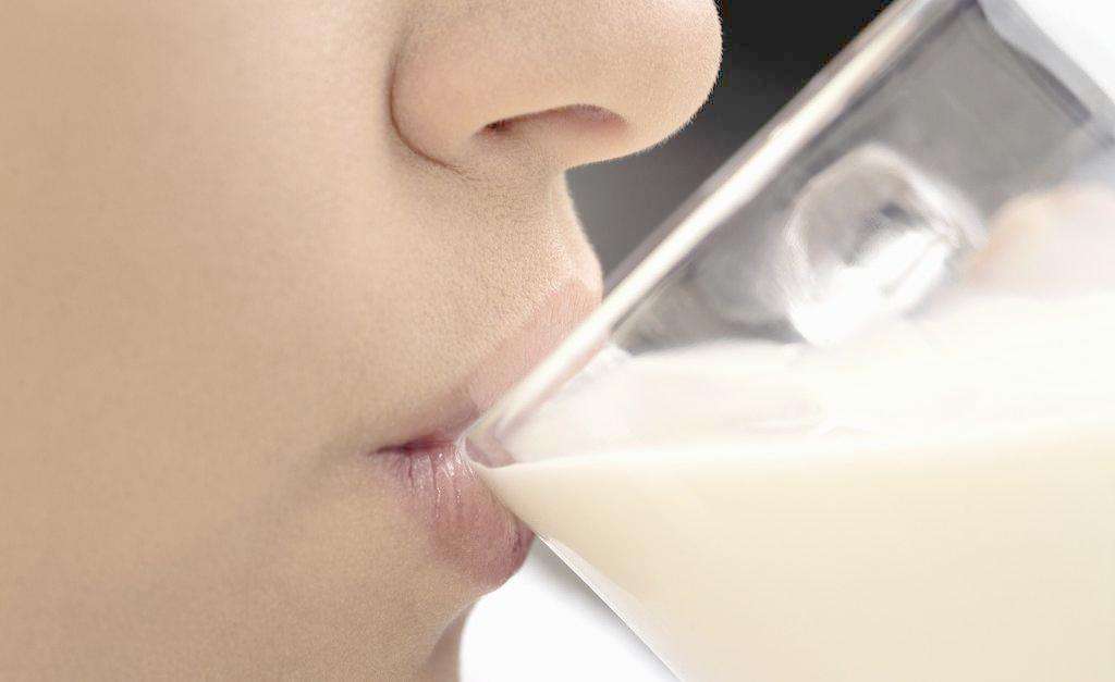 在睡前喝牛奶有什麼好處