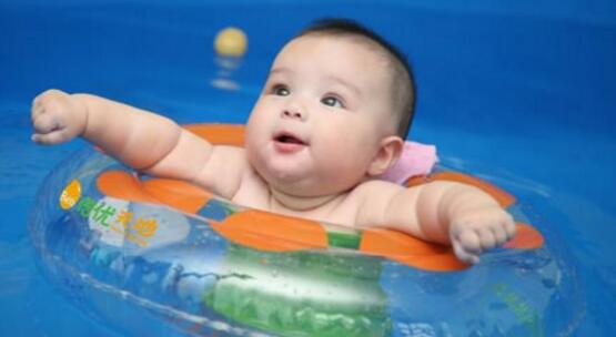 嬰兒遊泳的好處和壞處