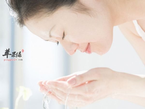 日常註意皮膚護理 解決過敏性皮炎