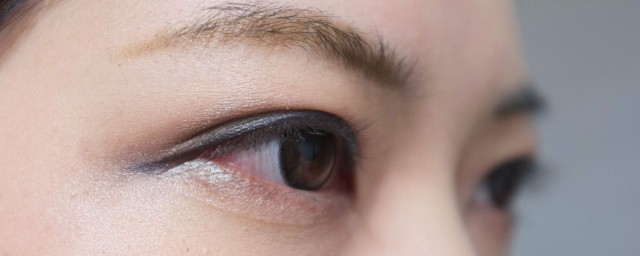 眼線筆怎麼畫眼角 掌握眼線筆使用技巧