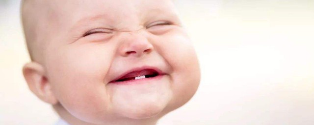 寶寶出牙的癥狀和規律 寶寶出牙的順序是什麼