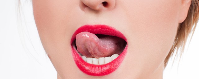 舌裂預示什麼疾病 有這種情況該註意瞭