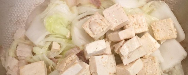 豆腐芹菜五花肉做法 快做一道試試看吧