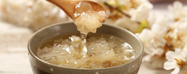 雪燕羹的做法 加點桃膠皂角米更好吃