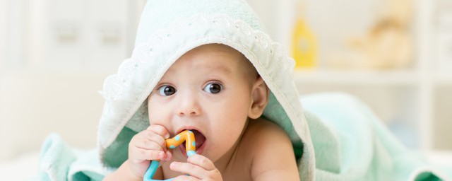 兩個月寶寶吃完奶就吐奶怎麼回事 媽媽知道嗎