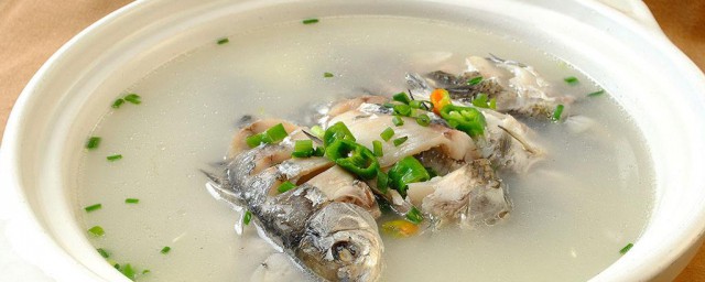 鯽魚魚湯的傢常做法 營養又好喝