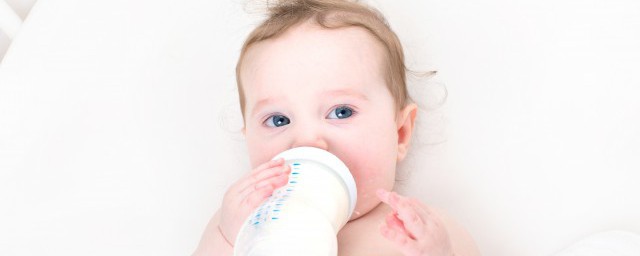 混合喂養寶寶不喝奶粉怎麼辦 教你如何呵護寶寶