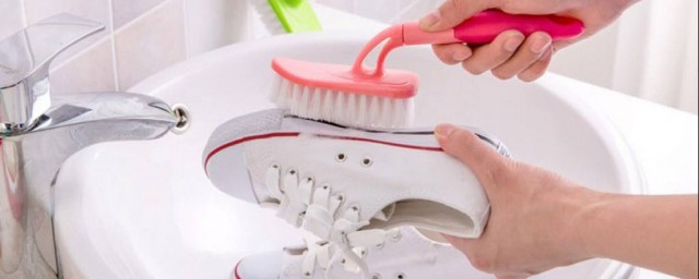 運動鞋怎麼洗除臭 3種最佳除臭方法