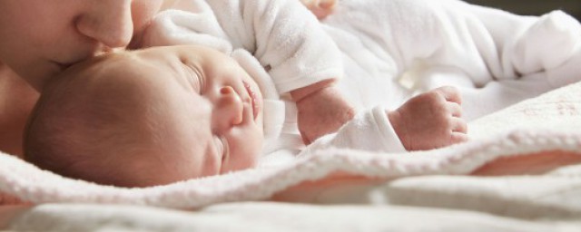 嬰兒的頭部什麼時候硬 寶媽須知的知識