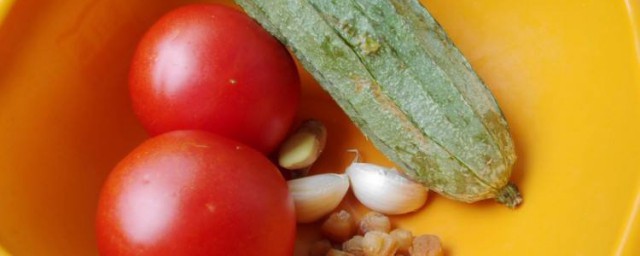 番茄絲瓜傢常做法 營養又美味