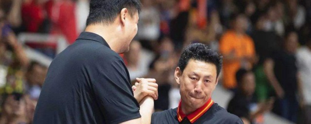中國男籃總教練是誰 中國男籃總教練簡介