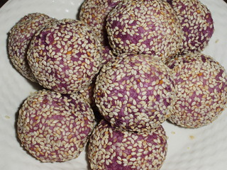 紫薯花生芝麻團
