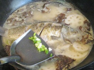 黑木耳蓮藕鯽魚湯