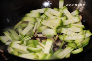 西葫蘆炒香菇