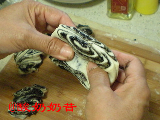 黑芝麻紅糖花卷