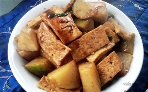 蠔皇豆腐燜蘿卜