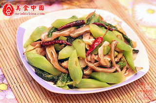 豬耳朵炒萵苣