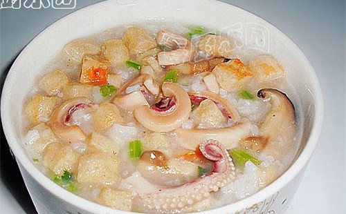 豆腐粒香菇幹魷魚粥