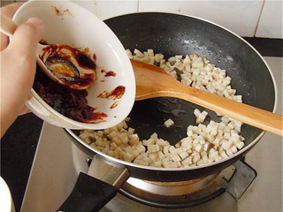 杏鮑菇炸醬蕎麥面