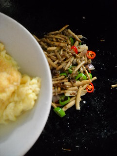 茶樹菇炒蛋