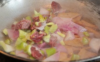 豆蔬牛肉塊